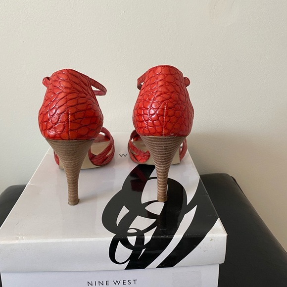 Nine West Snow Bunny Red Leather Sandal - Size 7M - Picture 4 of 6